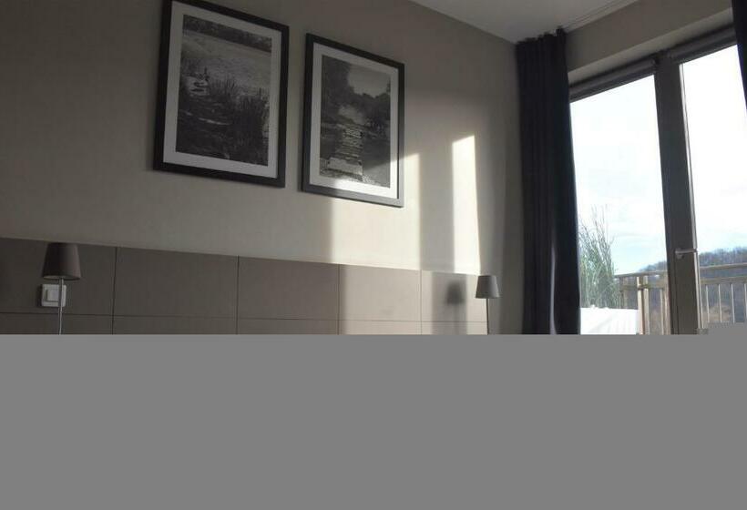 اتاق راحتی, Adonis Lyon Dock Ouest