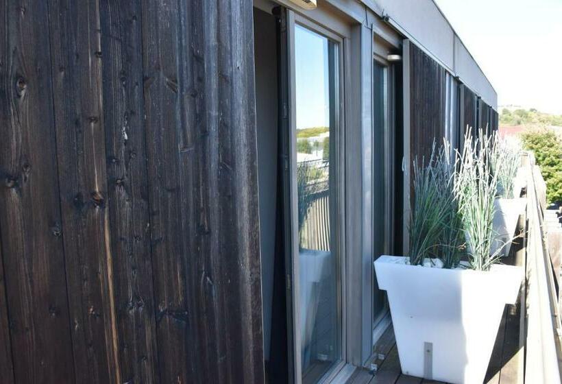 اتاق راحتی, Adonis Lyon Dock Ouest