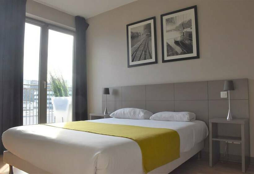 اتاق راحتی, Adonis Lyon Dock Ouest