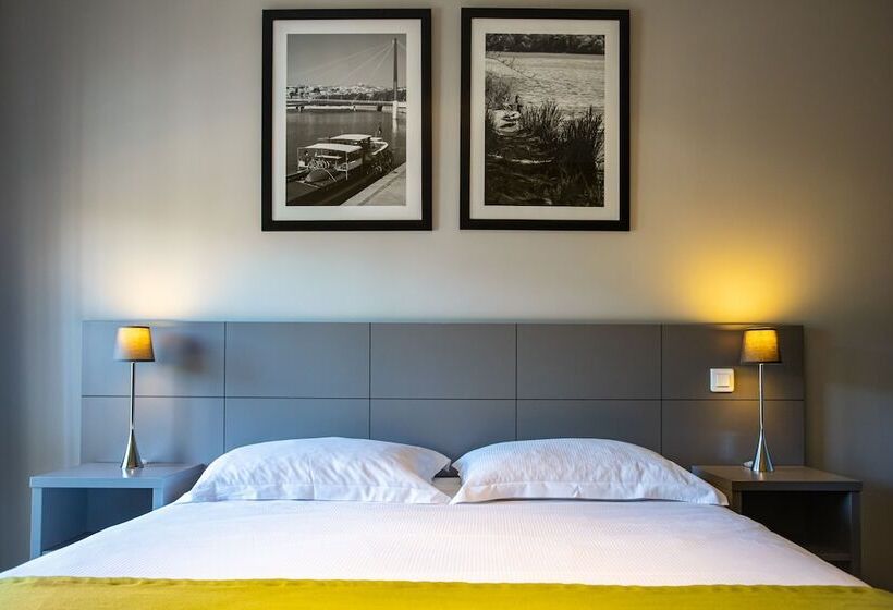 اتاق راحتی, Adonis Lyon Dock Ouest