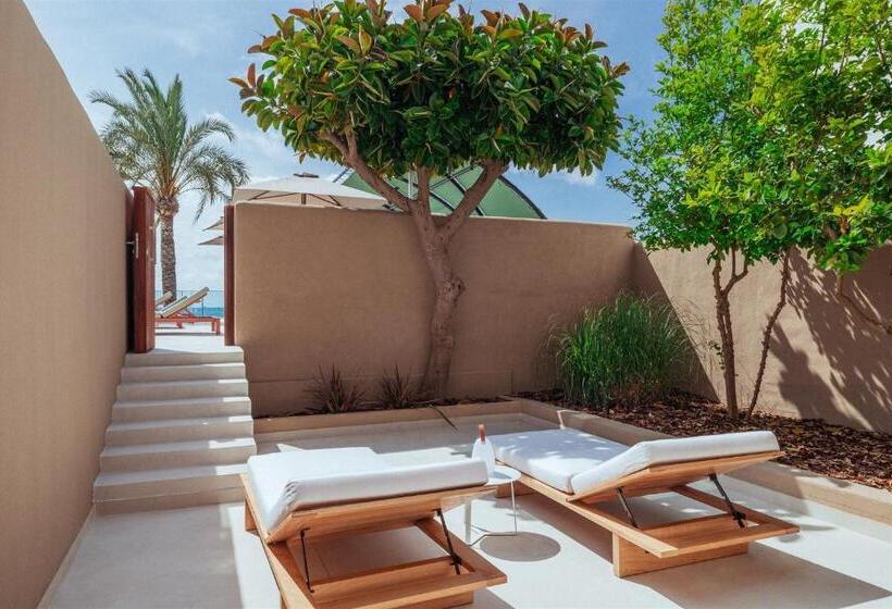 جناح ديلوكس, Ama Ibiza