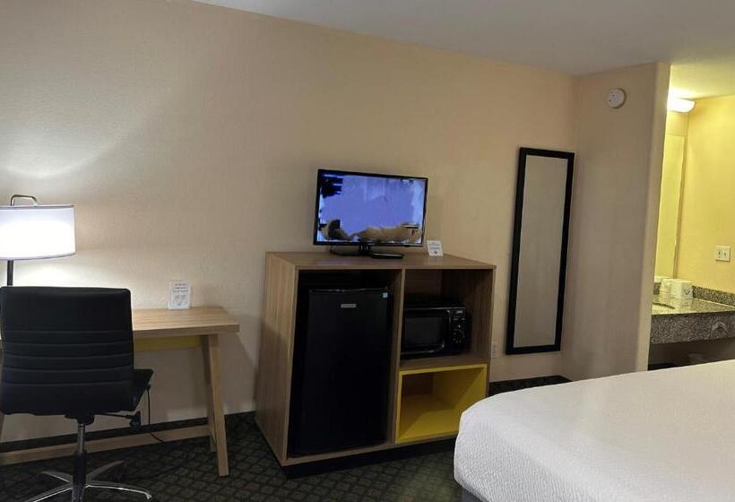 غرفة قياسية سرير كينج, Days Inn & Suites By Wyndham Eunice