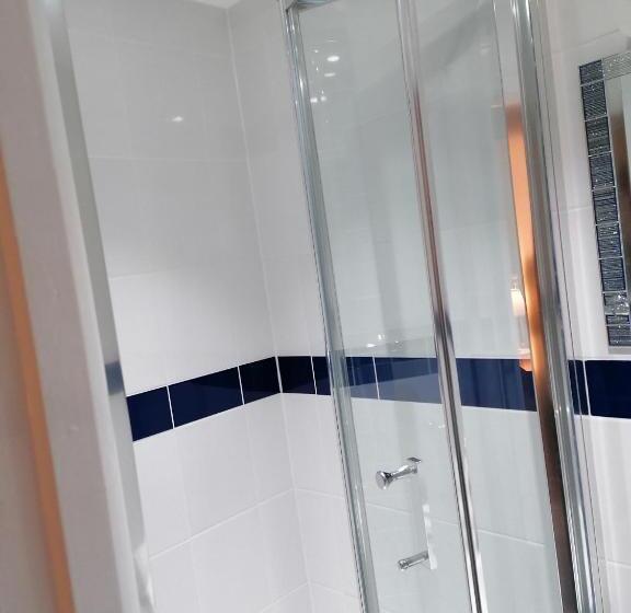 غرفة قياسية ثلاثية, Edendale House