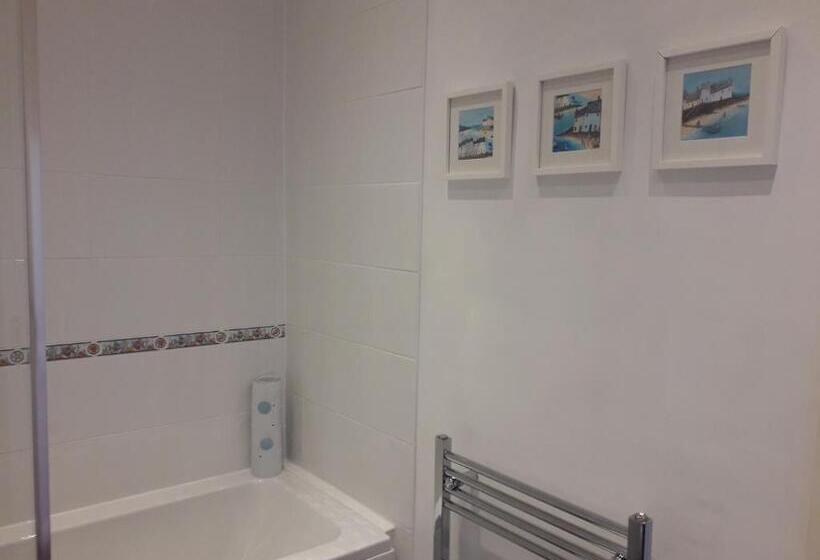 غرفة قياسية رباعية, Edendale House