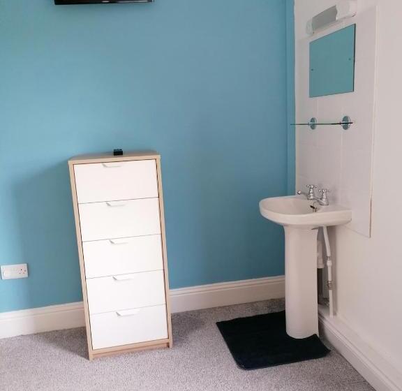 غرفة قياسية رباعية, Edendale House