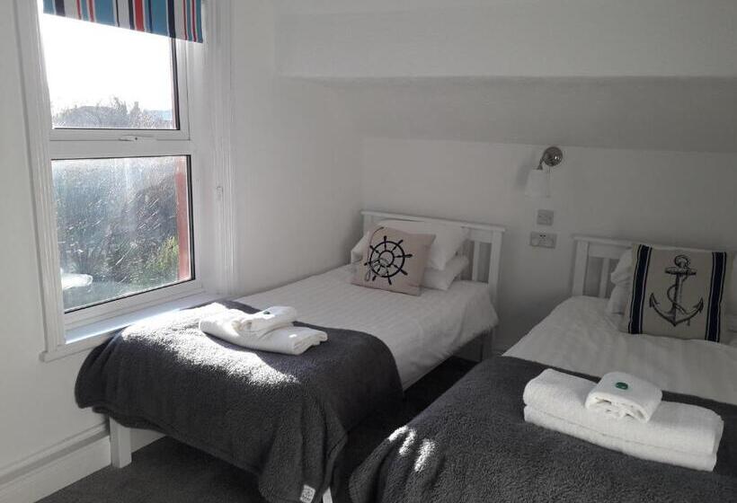 غرفة قياسية رباعية, Edendale House