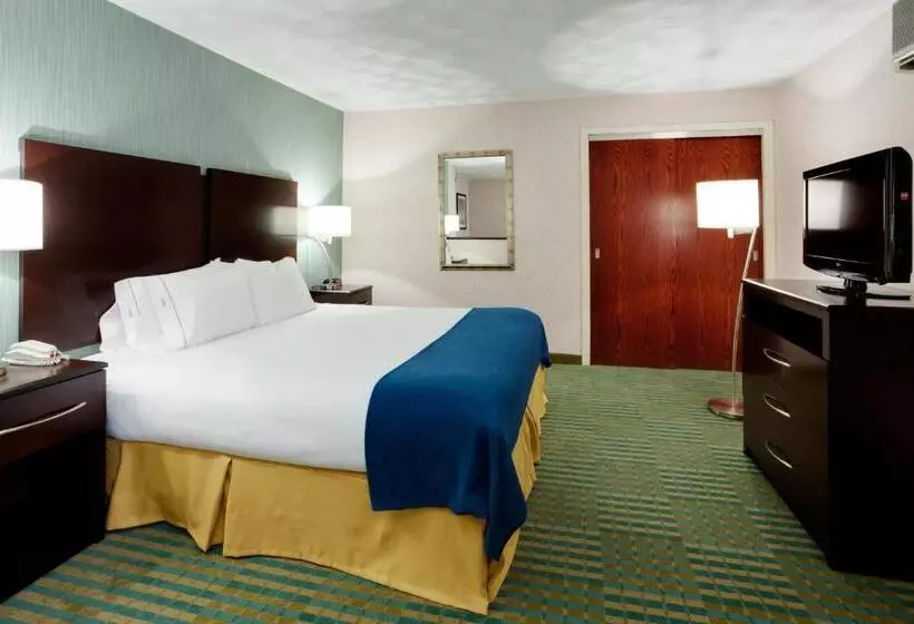 キングサイズベッドのスタンダードルーム, Holiday Inn Express & Suites Smithfield   Providence, An Ihg