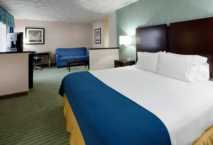 キングサイズベッドのスイートルーム, Holiday Inn Express & Suites Smithfield   Providence, An Ihg