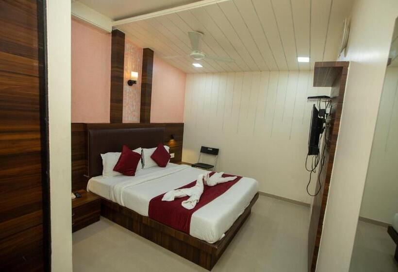 行政房间, J D Residency