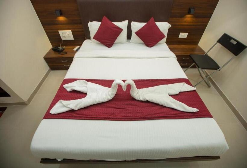 行政房间, J D Residency