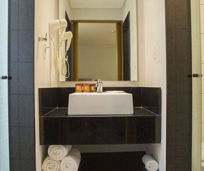 디럭스 트리플 룸, Palais