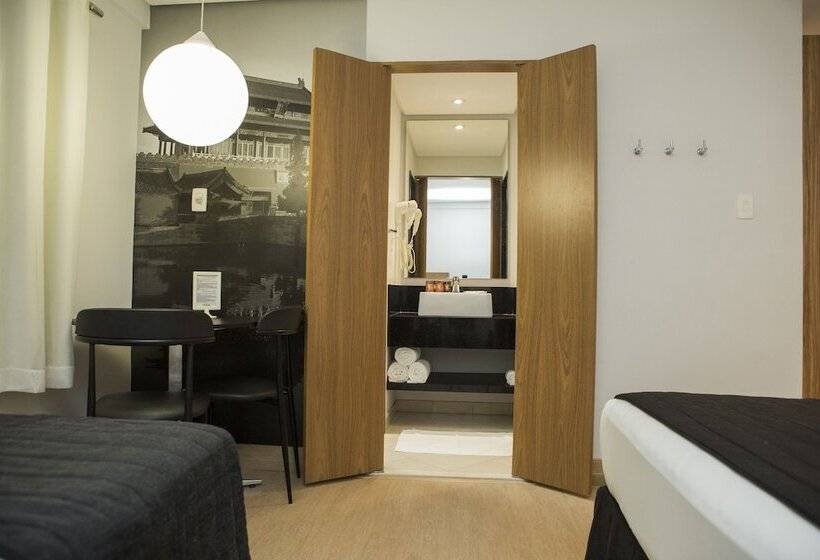 חדר דלוקס לשלושה, Palais