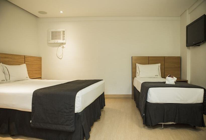 חדר דלוקס לשלושה, Palais