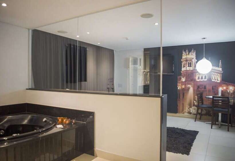 디럭스 자쿠지룸, Palais