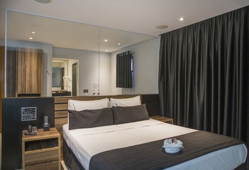 디럭스 자쿠지룸, Palais