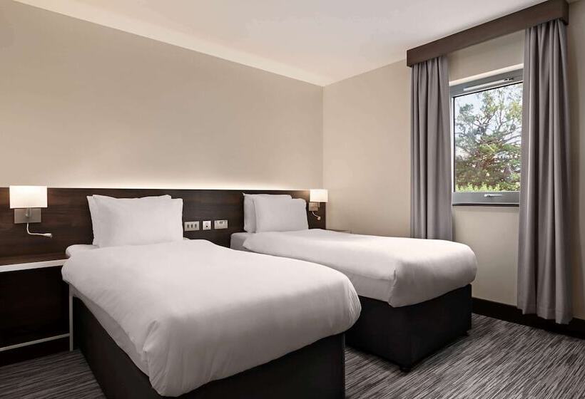 غرفة قياسية, Ramada By Wyndham Cobham