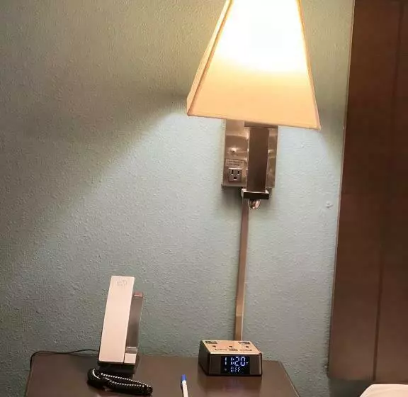 キングサイズベッドのスタンダードルーム, Reston Inn & Suites