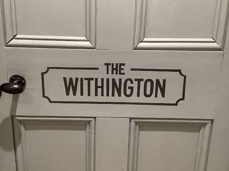 חדר סטנדרט, The Mooring Post