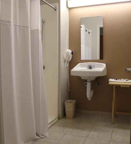 适合残疾人使用的标准间, York Microtel Inn & Suites By Wyndham