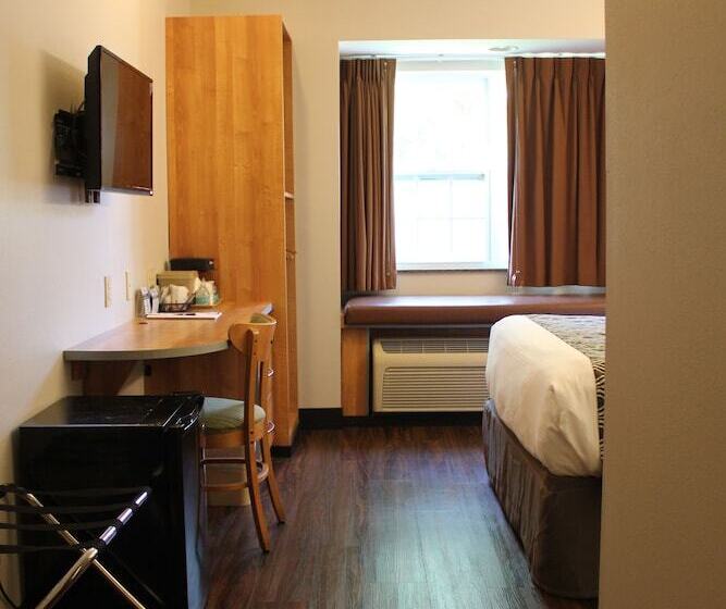 Номер Стандарт Адаптированный для Инвалидов, York Microtel Inn & Suites By Wyndham