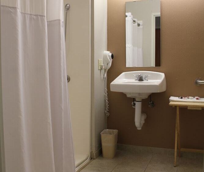 适合残疾人使用的标准间, York Microtel Inn & Suites By Wyndham