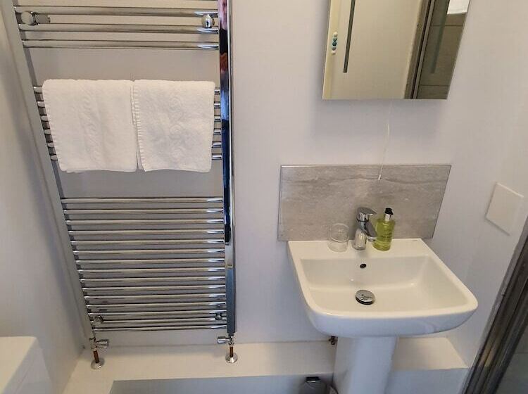 スタンダードルーム, Alexandra