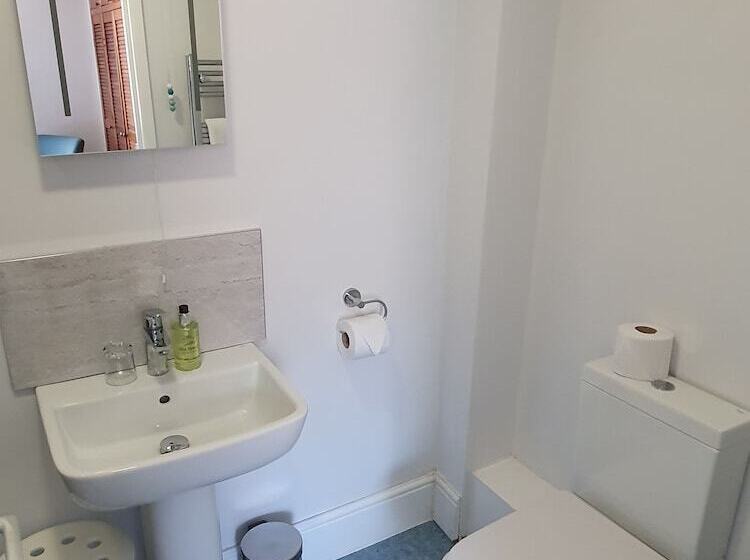 ファミリールーム, Alexandra