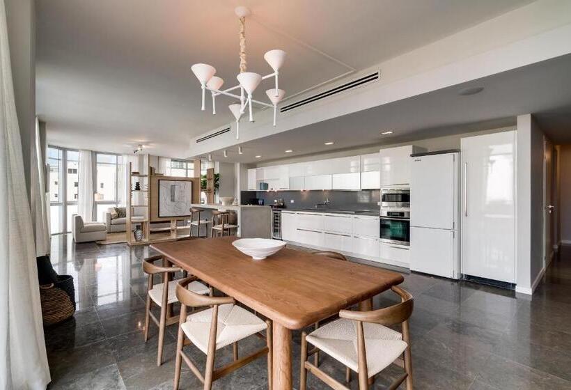 סוויטת פנטהאוז, Boulan South Beach