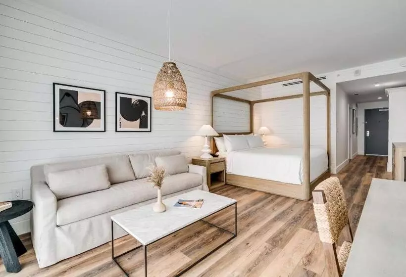 Ullakkohuone, Boulan South Beach