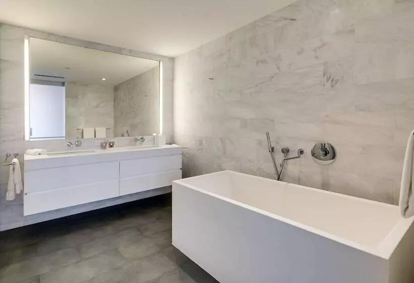 2 Bedroom Suite with Balcony