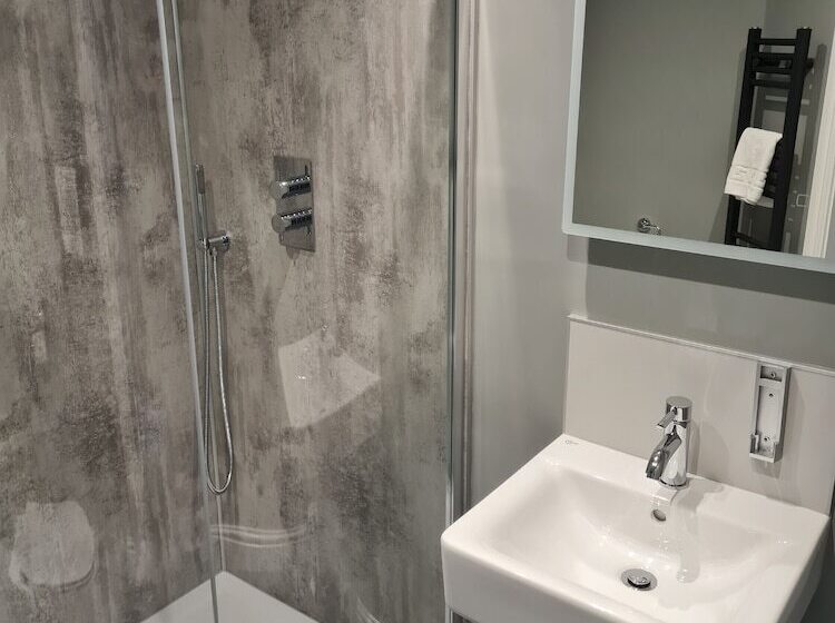 חדר בסיסי, Brathay Lodge