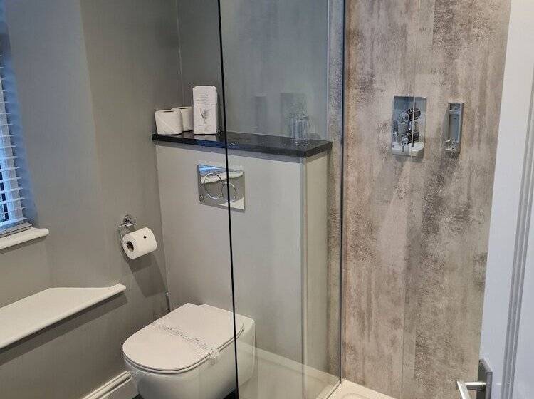 חדר בסיסי, Brathay Lodge