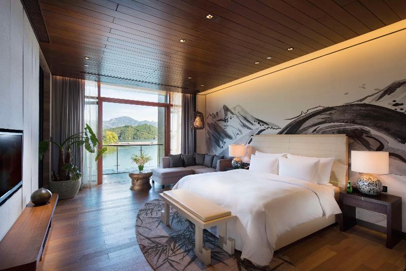 스위트 킹사이즈 침대, Comfort Suites At Par 4 Resort