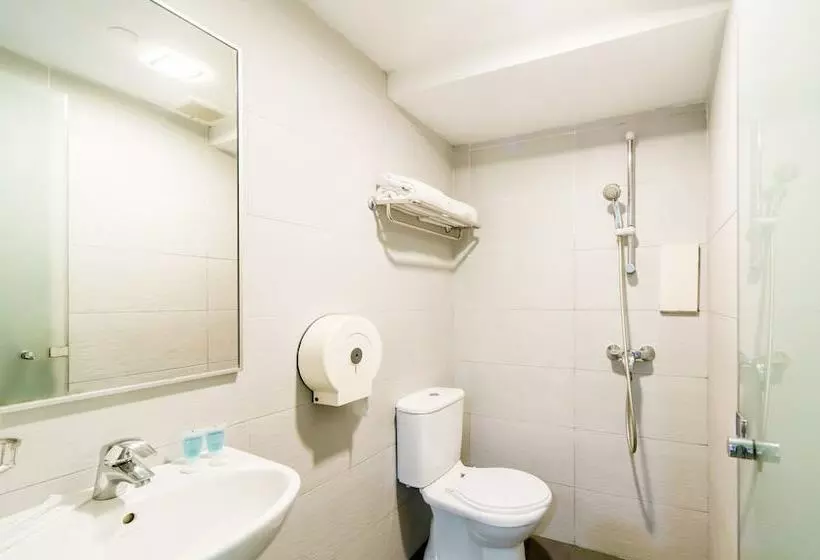 اتاق لوکس سه تخته, Sandpiper Hotel Singapore