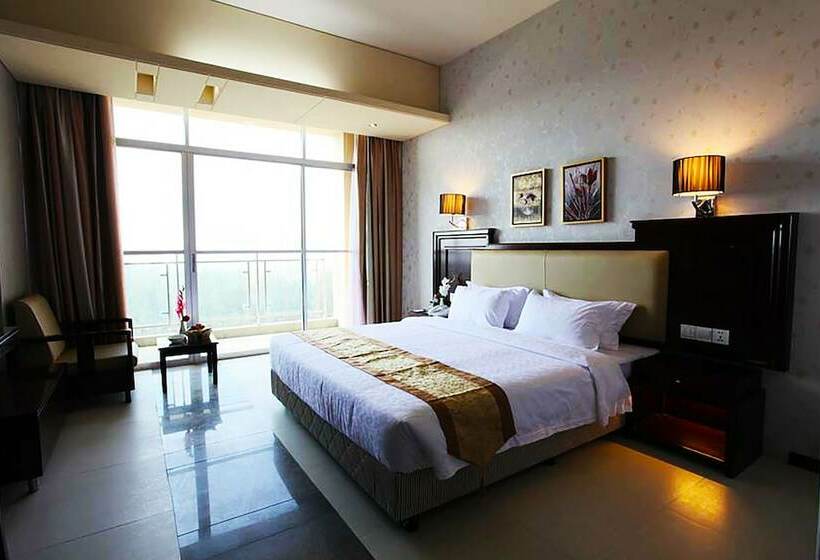 اتاق لوکس, The Cox Today