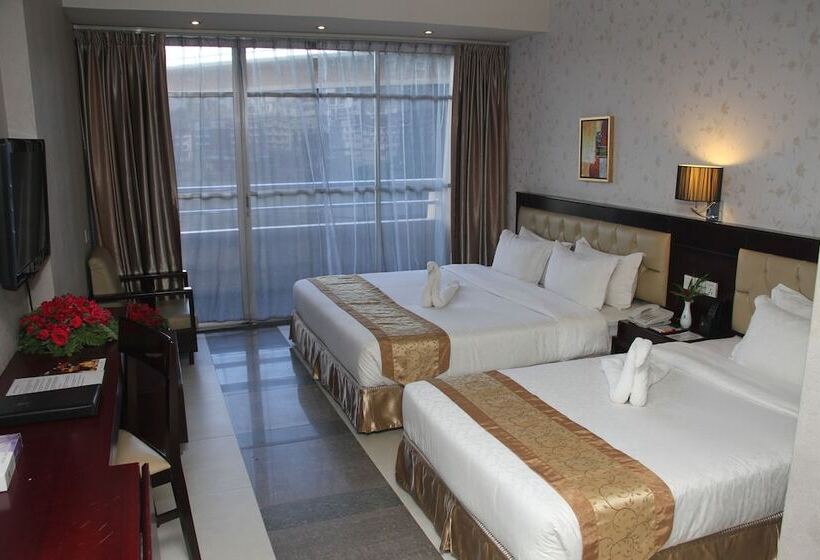 اتاق لوکس سه تخته, The Cox Today