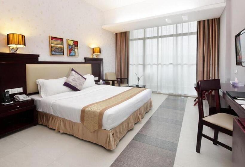 اتاق لوکس با چشمانداز دریا, The Cox Today