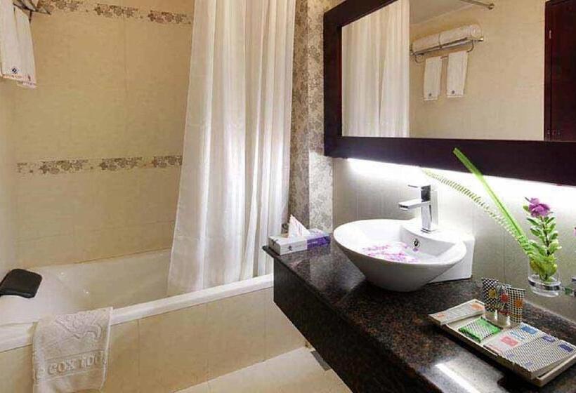 اتاق لوکس سه تخته, The Cox Today