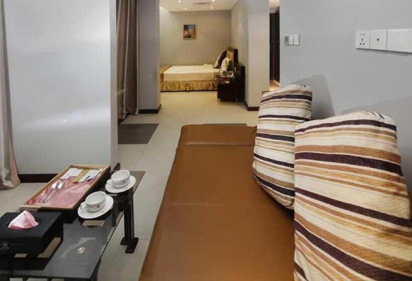 سوییت اجرایی, The Cox Today