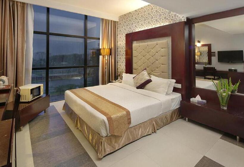 سوییت اجرایی, The Cox Today