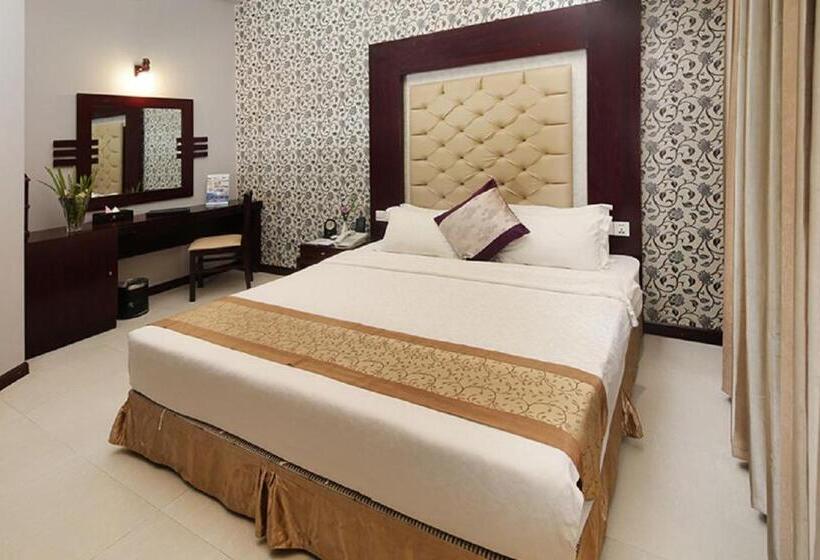 سوییت اجرایی, The Cox Today