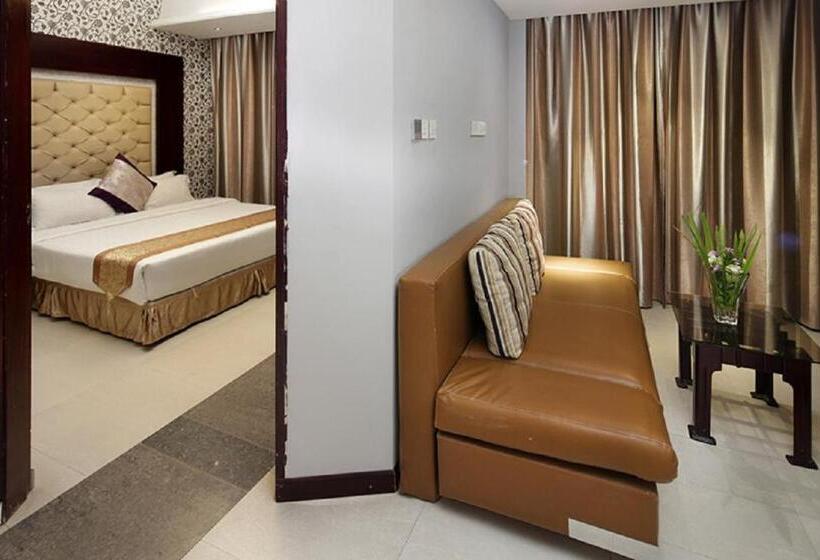 سوییت خانوادگی, The Cox Today