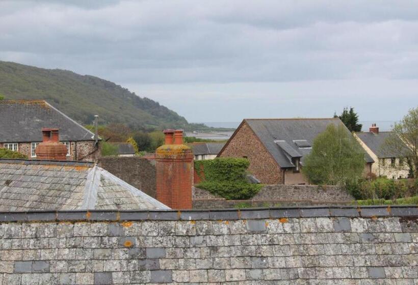 غرفة أساسية, The Lorna Doone