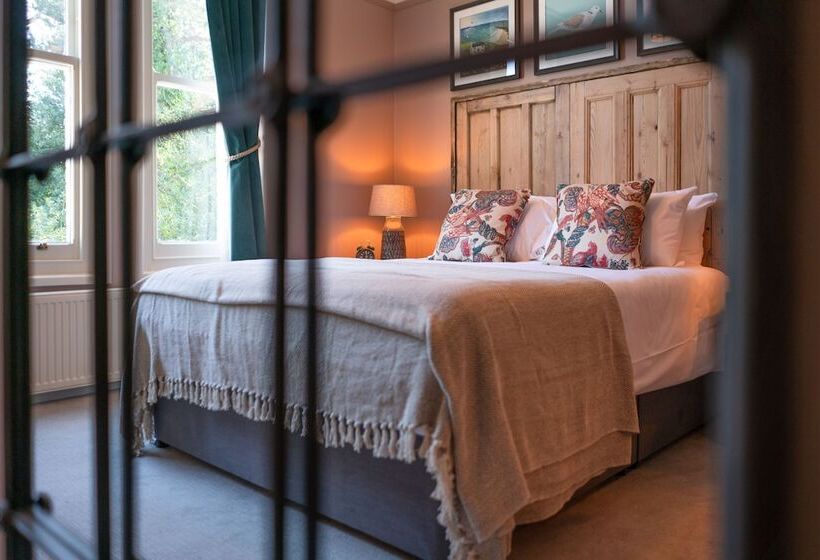 Номер Стандарт, The Pavilion Arms