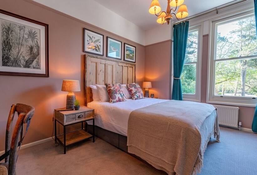 Номер Стандарт, The Pavilion Arms