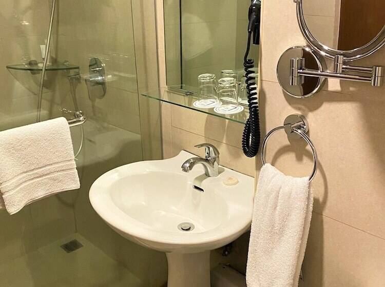 استودیوی لوکس, One Pacific Place Serviced Residences