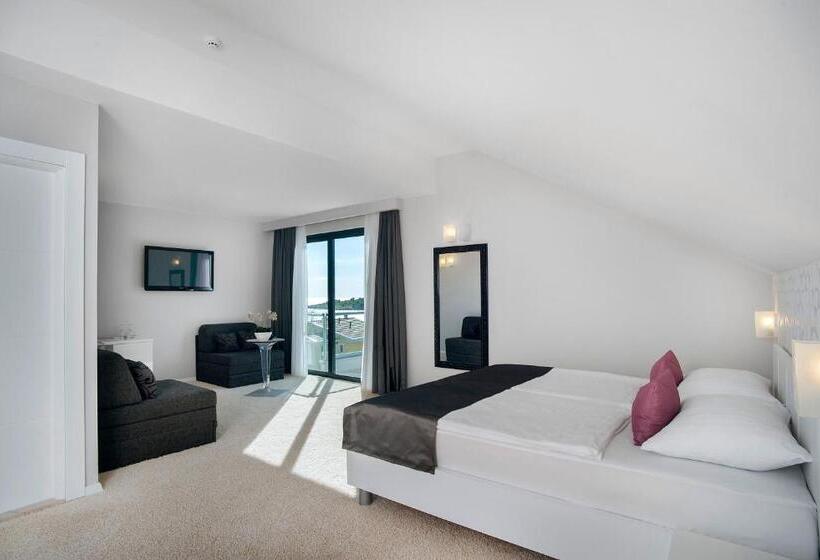 Люкс Повышенной Комфортности, Boutique Hotel Life