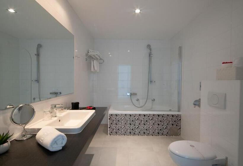 Люкс Повышенной Комфортности, Boutique Hotel Life