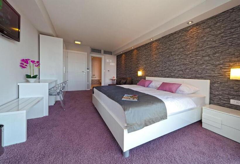 اتاق سوپریور با چشم‌انداز دریا و بالکن, Boutique Hotel Life