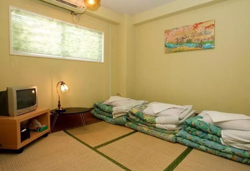 اتاق استاندارد سه تخته با سرویس بهداشتی مشترک, Hostel Zen
